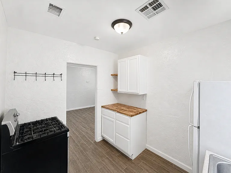 5915 W Palmaire Ave — Photo 15