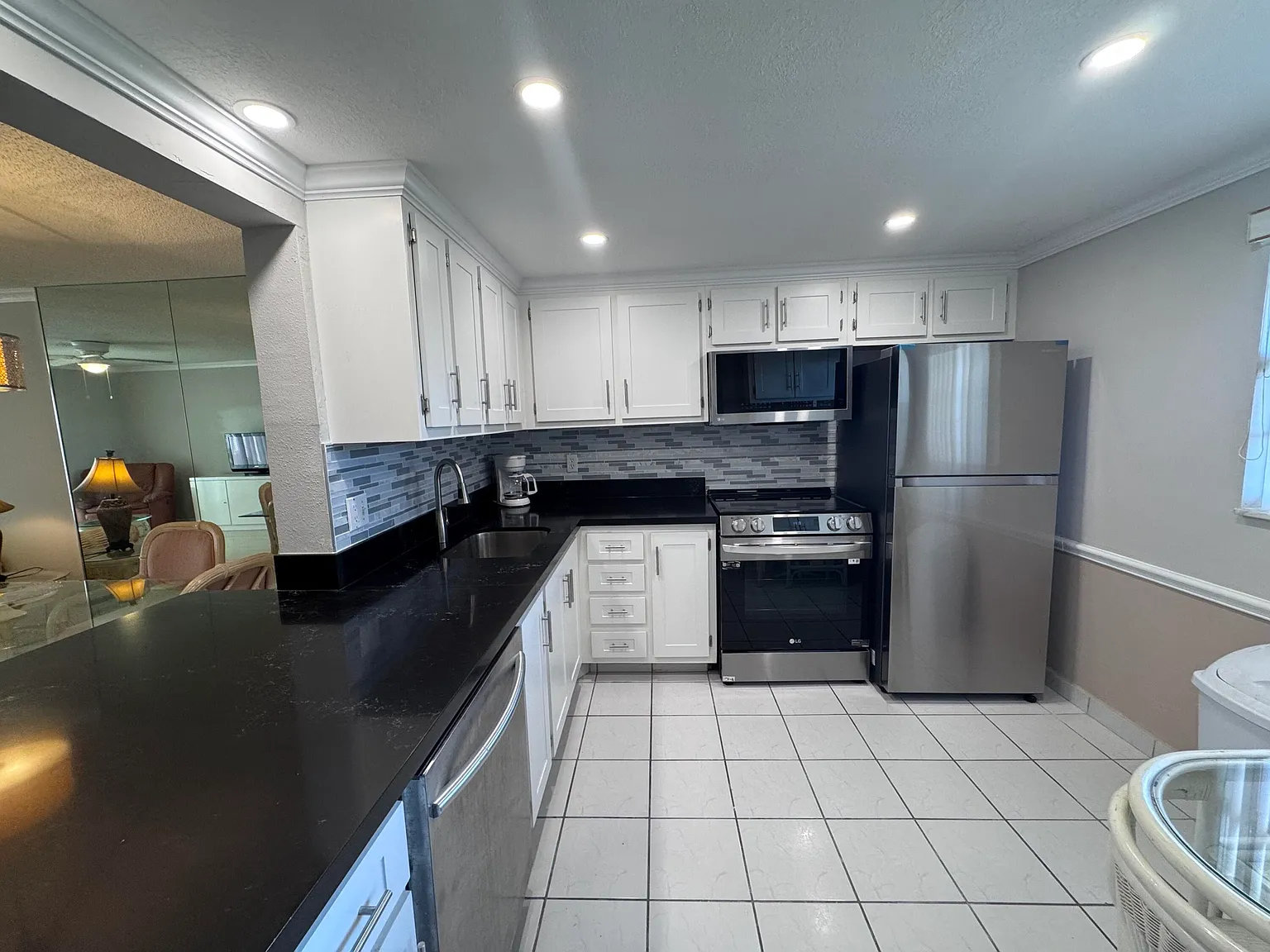 2 bed, 2.0 bath, 960 sqft, $1,600 — Photo 3