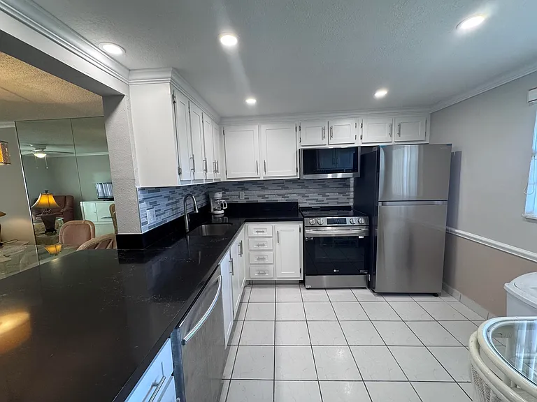 300 NE 26th Ave #4030 — Photo 3