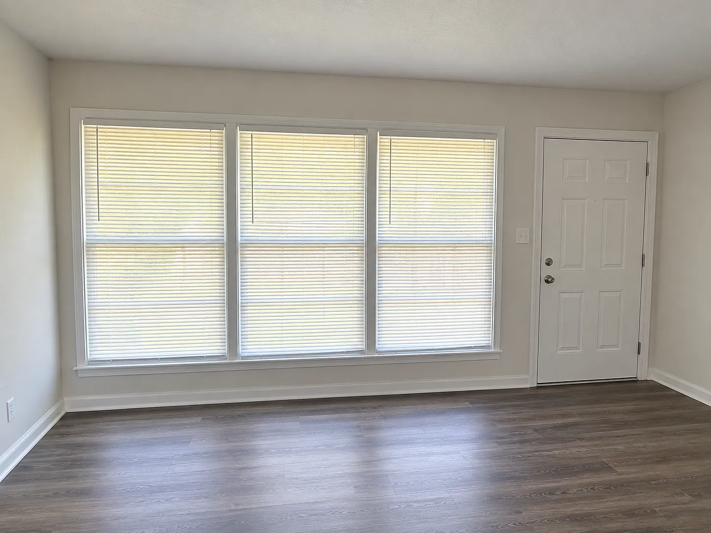 810 W Dean Ave — Photo 2