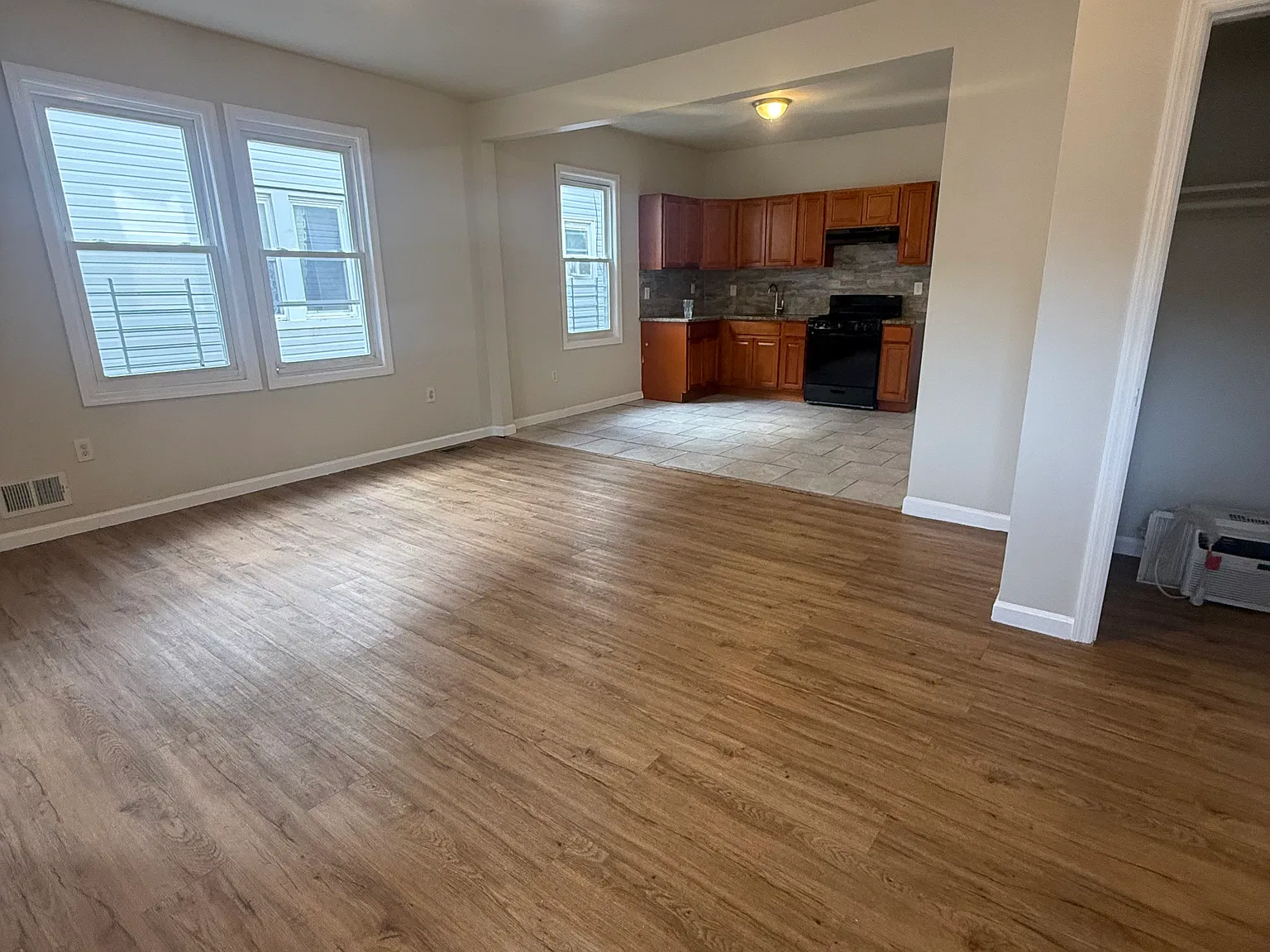 3 bed, $2,100 — Photo 4
