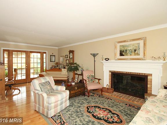 3rd image of 4900 Chanticleer Ave