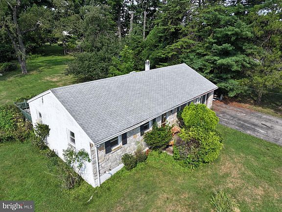 4th image of 3232 Walker Ln