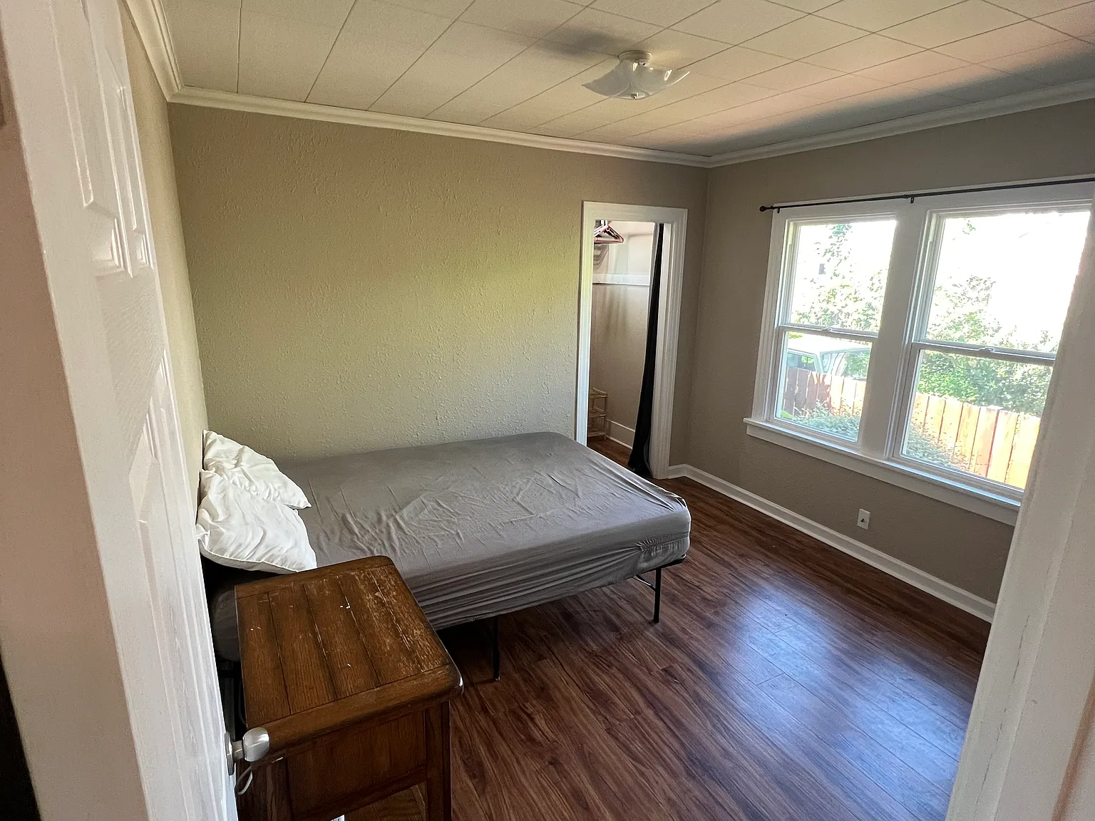 4 bed, 2490 sqft, $950 — Photo 2