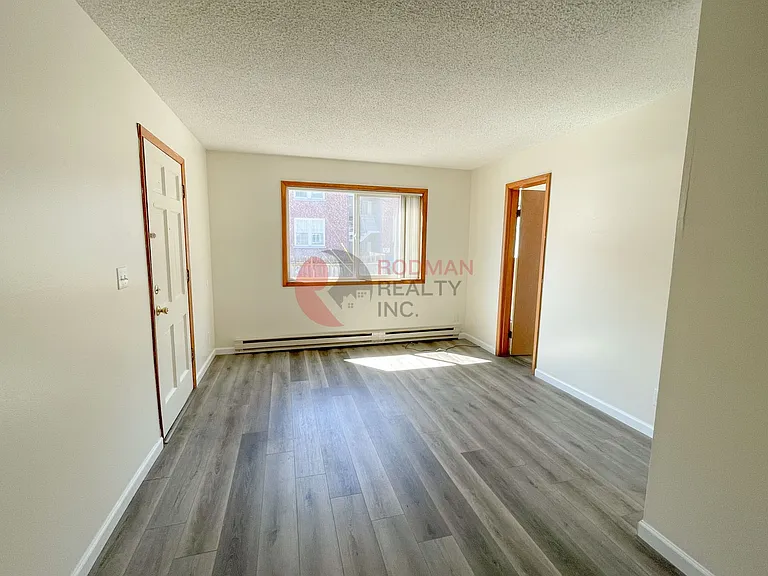 1339 20th Ave #&-2005-2011 — Photo 11