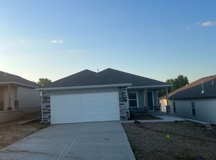 2113 Brook Ridge Cir, Tonganoxie, KS 66086