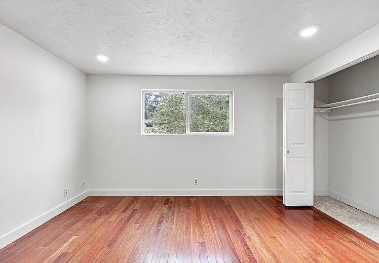 2105 Hawkins Ln — Photo 33