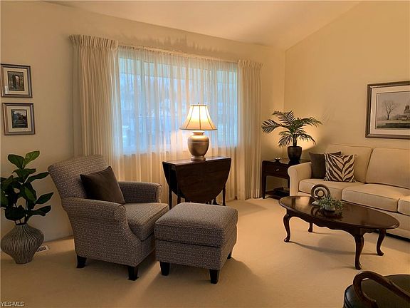 4th image of 24158 Woodmere Dr