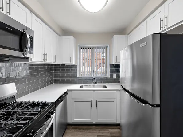 Oak Park Manor Apartments & Townhomes