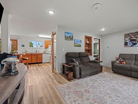 4th image of 189 W Oak St