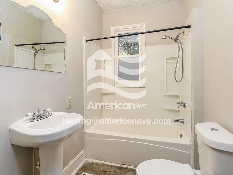 18532_013_bathroom_13.jpg