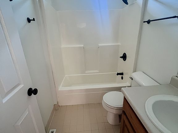 3rd image of 101 Blackfoot Ct
