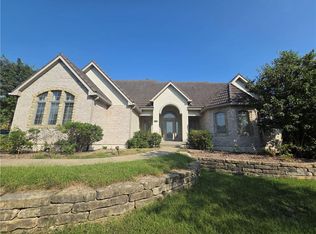 6095 Westwood Ct, Parkville, MO 64152