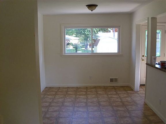 Dining nook off of kitchen 