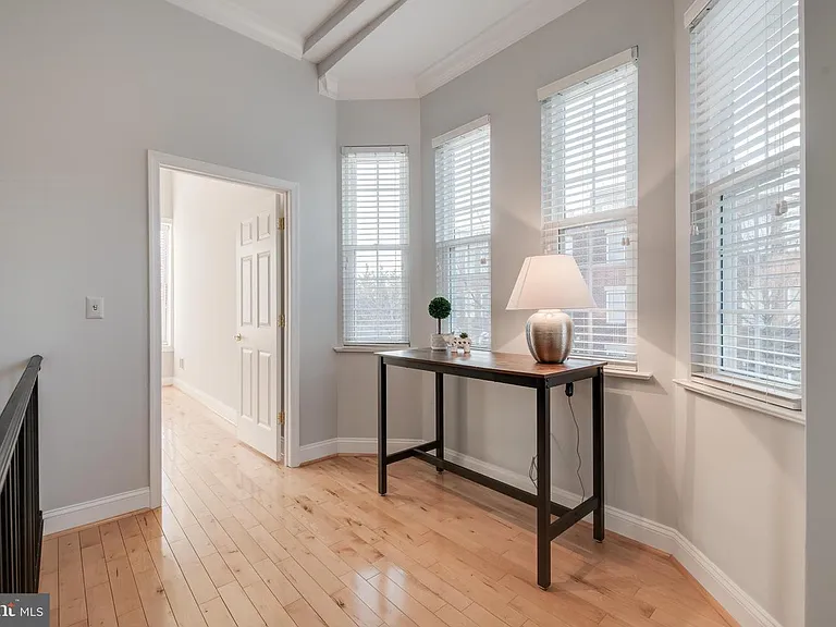 142 W Clement St — Photo 19