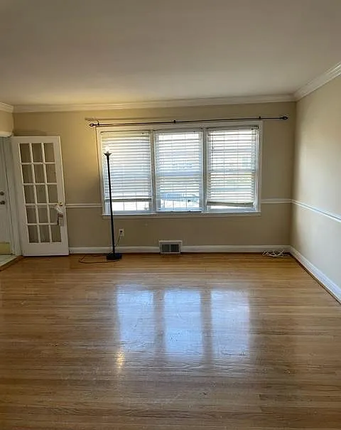 3 bed, 1.5 bath, 1920 sqft, $1,950 — Photo 2