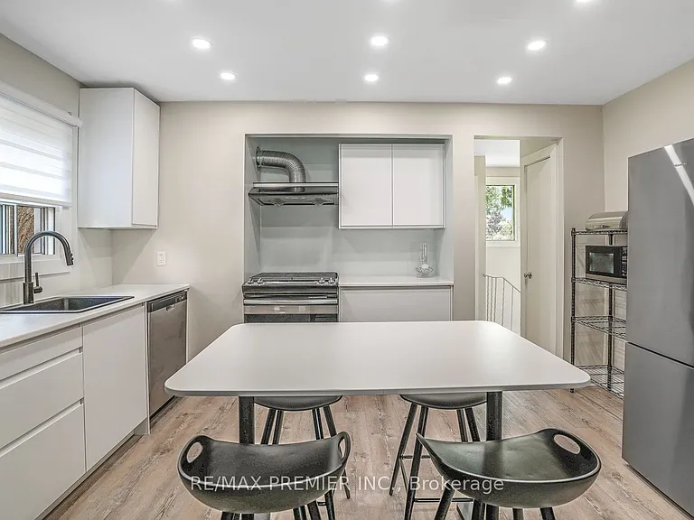 71 Clark Ave — Photo 8