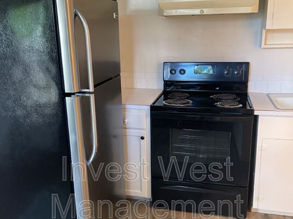 5th image of 3823 E McLoughlin Blvd