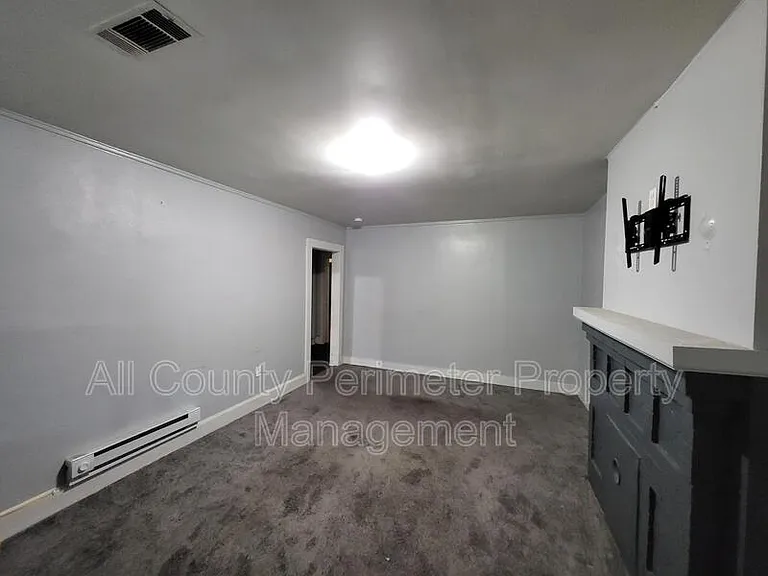 925 Troupe St — Photo 2