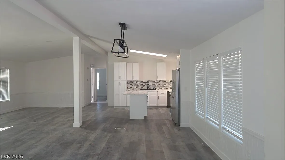 3 bed, 2.0 bath, 1724 sqft, $1,800 — Photo 3