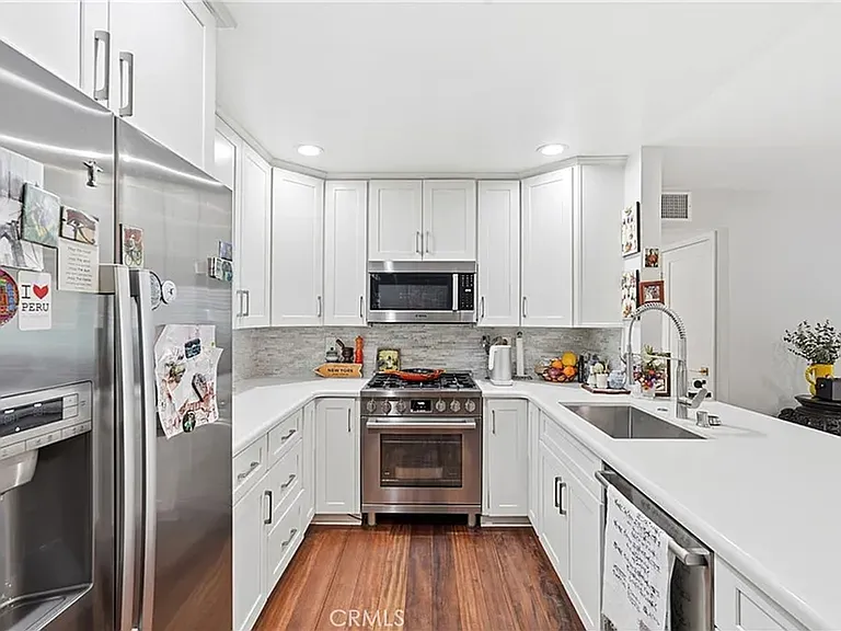 3860 Amberly Dr #F — Photo 1