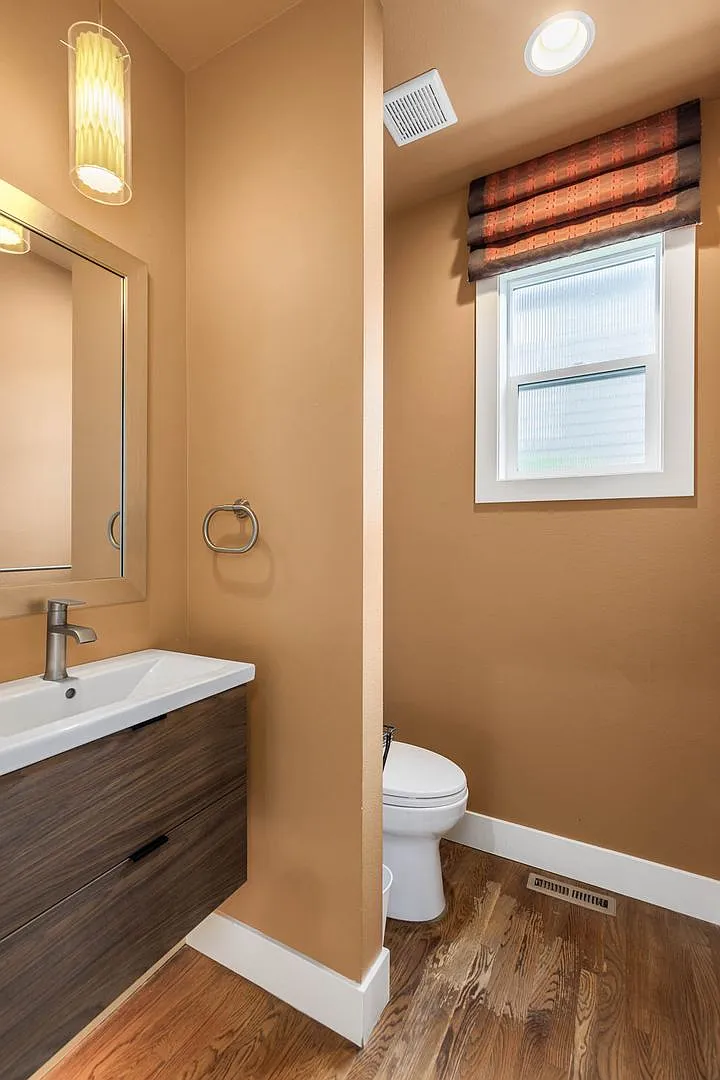 A True Jewel One-of-a-Kind 4 Bedroom Home in Snoqualmie ridge — Photo 4