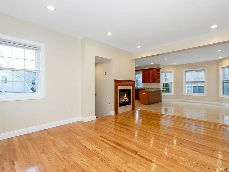 16 Grand Blvd — Photo 7