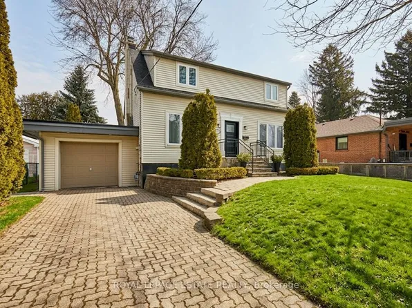 15 Squires Ave, Toronto, ON M4B 2R2