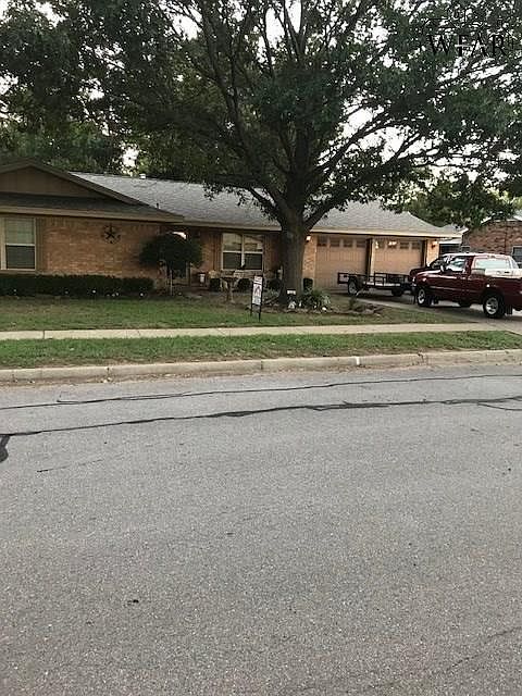 1st image of 914 Mimosa St