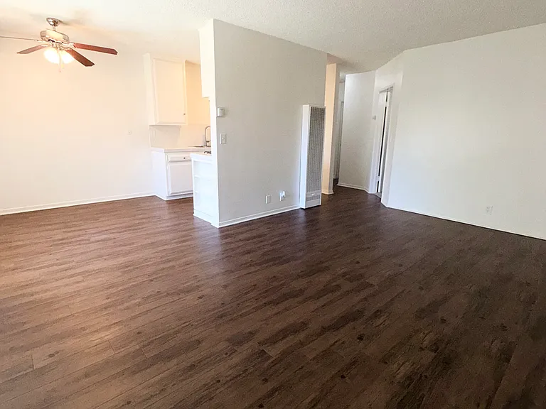Pampas Lane Apartments — Photo 14