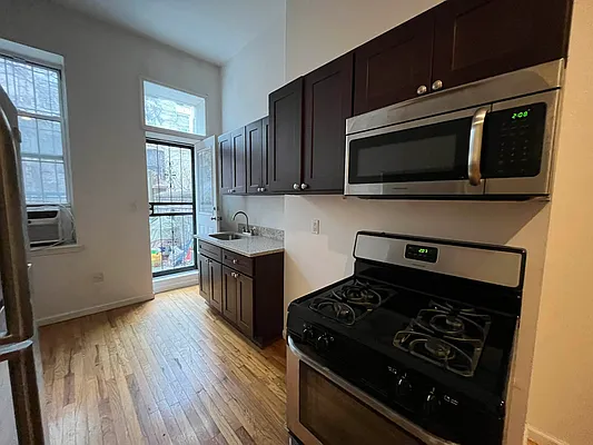 Rented by Parlor Real Estate Corp | media 10