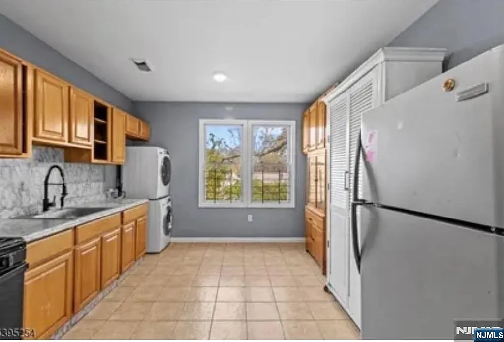 4 bed, 2.0 bath, $2,650 — Photo 2