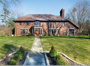2821 Drummond Rd, Shaker Heights, OH
