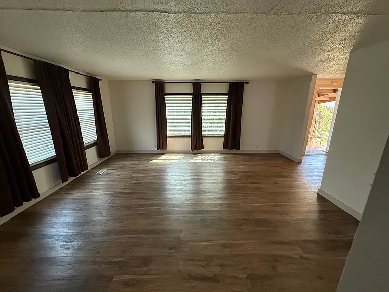 4709 Auburn St — Photo 5
