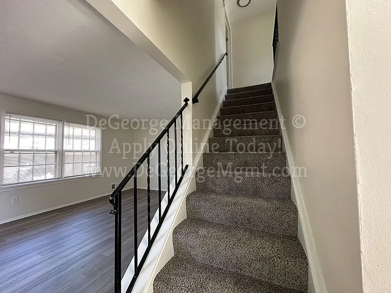 Sterling Square Townhomes — Photo 11