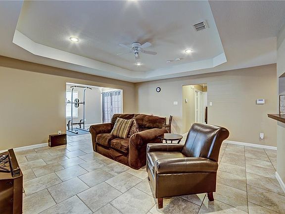 4th image of 5511 Yaupon Dr