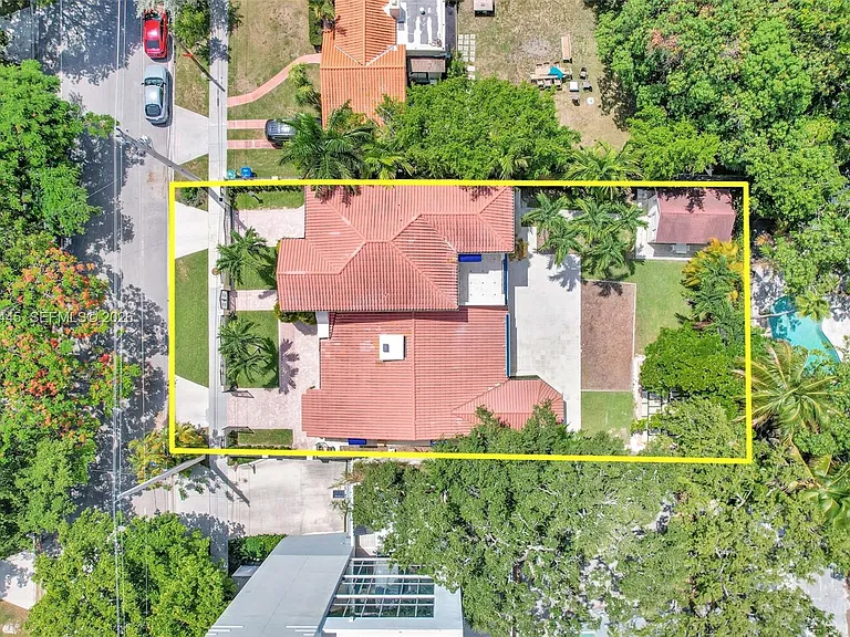 244 SW 28th Rd — Photo 3