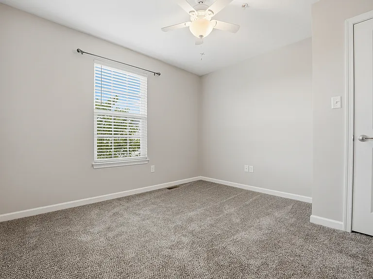 2305 Pointe View Dr — Photo 19