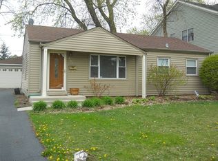 840 Sunset Rd, Wheaton, IL 60189