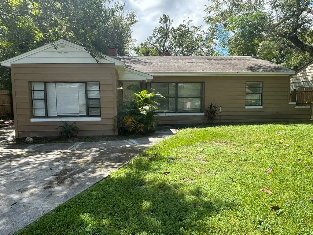 4 bed, 1208 sqft, $2,100 — Photo 1