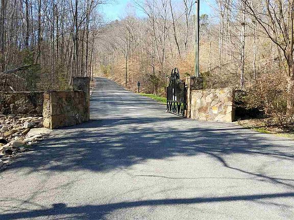 4th image of Walnut Bend Dr