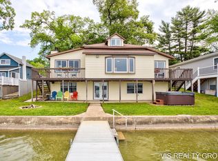 978 E 88th St, Newaygo, MI 49337