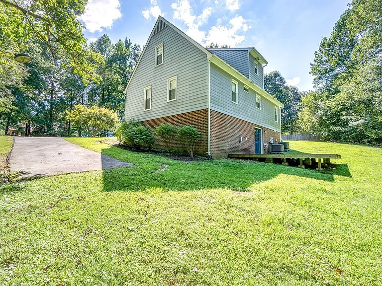 9395 Blacksmith Dr — Photo 36