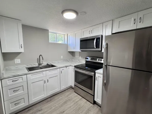 4886 S Logan St, Englewood, CO