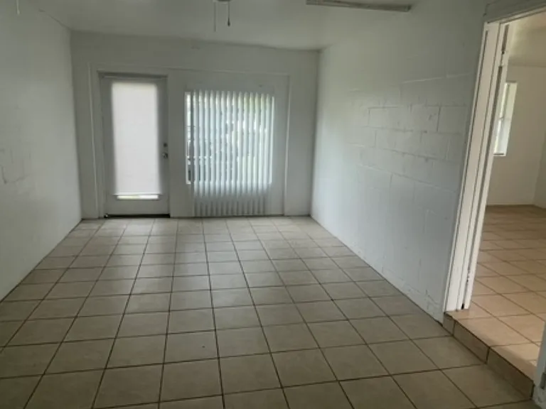 539 Colfax Dr — Photo 3