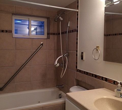 Bathroon with jet tub