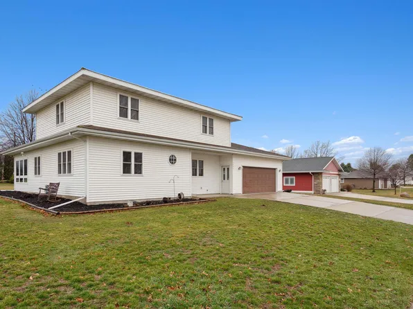 1301 Nash St, Aplington, IA 50604