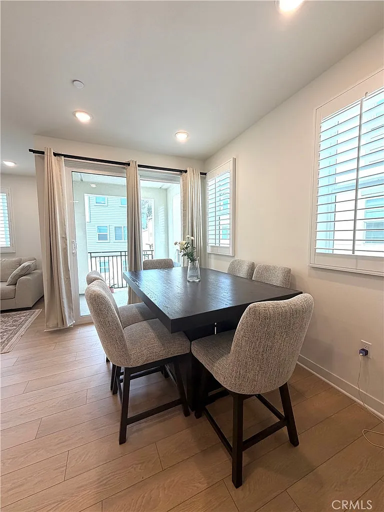 2 bed, 2.5 bath, 1371 sqft, $3,800 — Photo 3