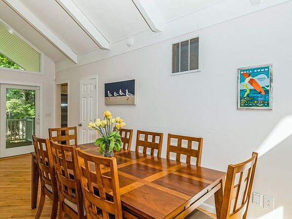 5th image of 31 Dogwood St