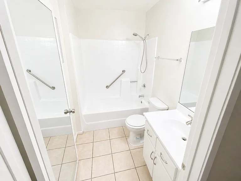 15020 Burbank Blvd — Photo 8